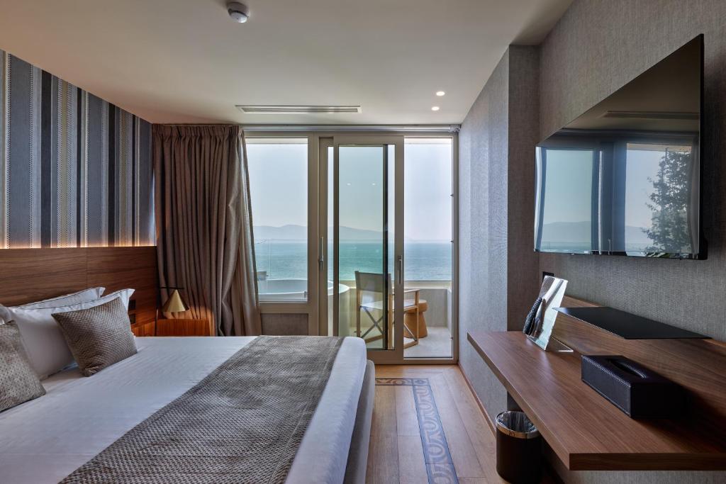 Postel nebo postele na pokoji v ubytování VALIS LUXURY Hotel