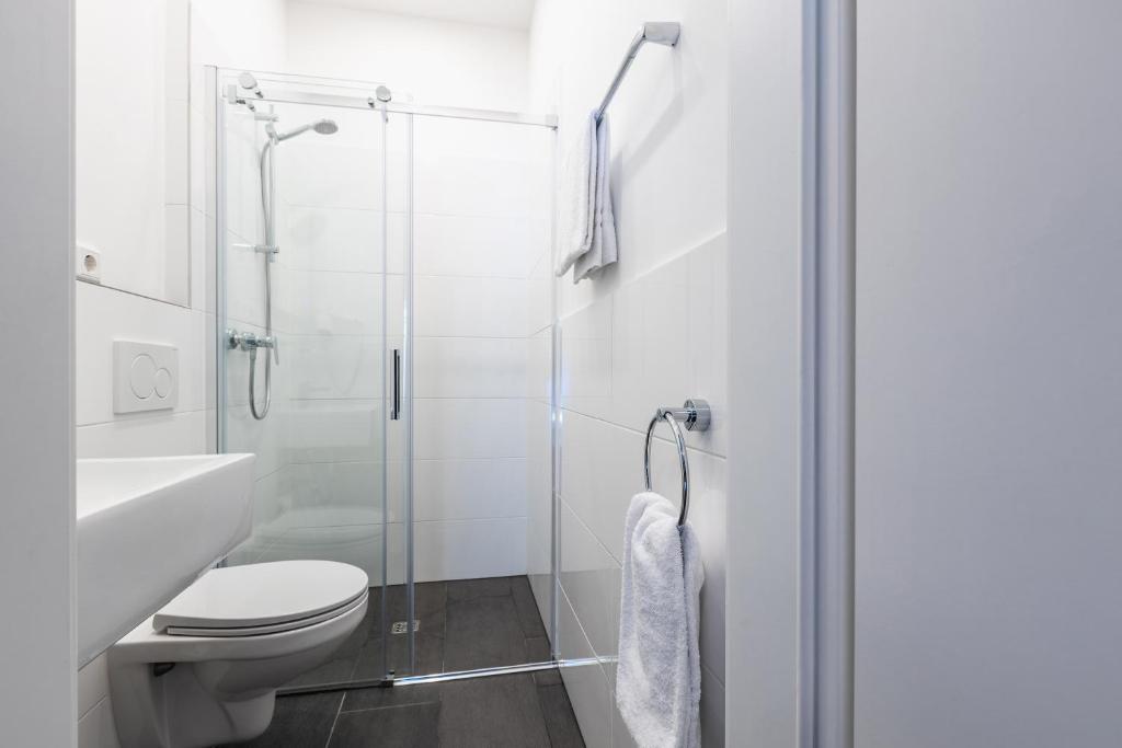 SMARTY Airport Cologne Hotel - KONTAKTLOSER SELF CHECK-IN - Resim 29