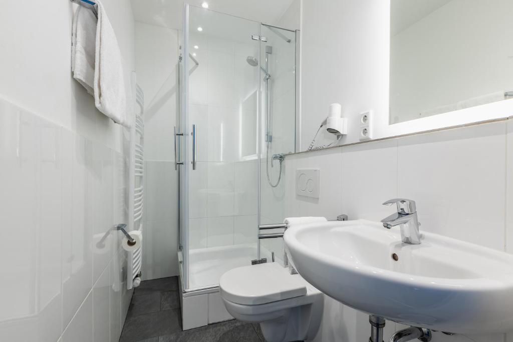 SMARTY Airport Cologne Hotel - KONTAKTLOSER SELF CHECK-IN - Resim 28