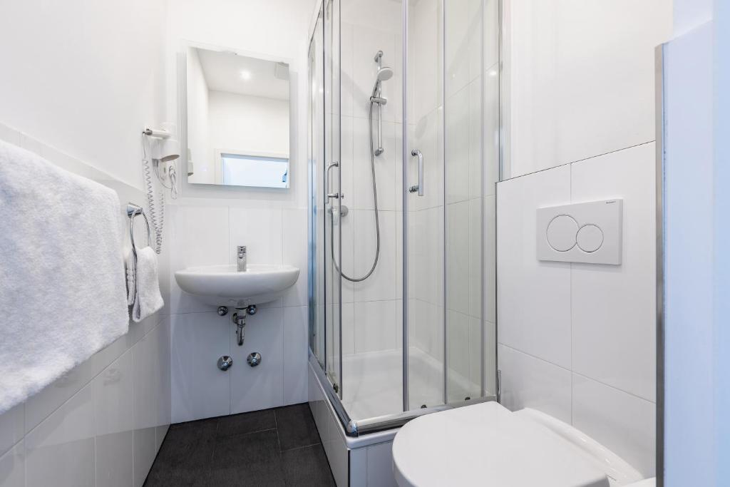 SMARTY Airport Cologne Hotel - KONTAKTLOSER SELF CHECK-IN - Resim 34