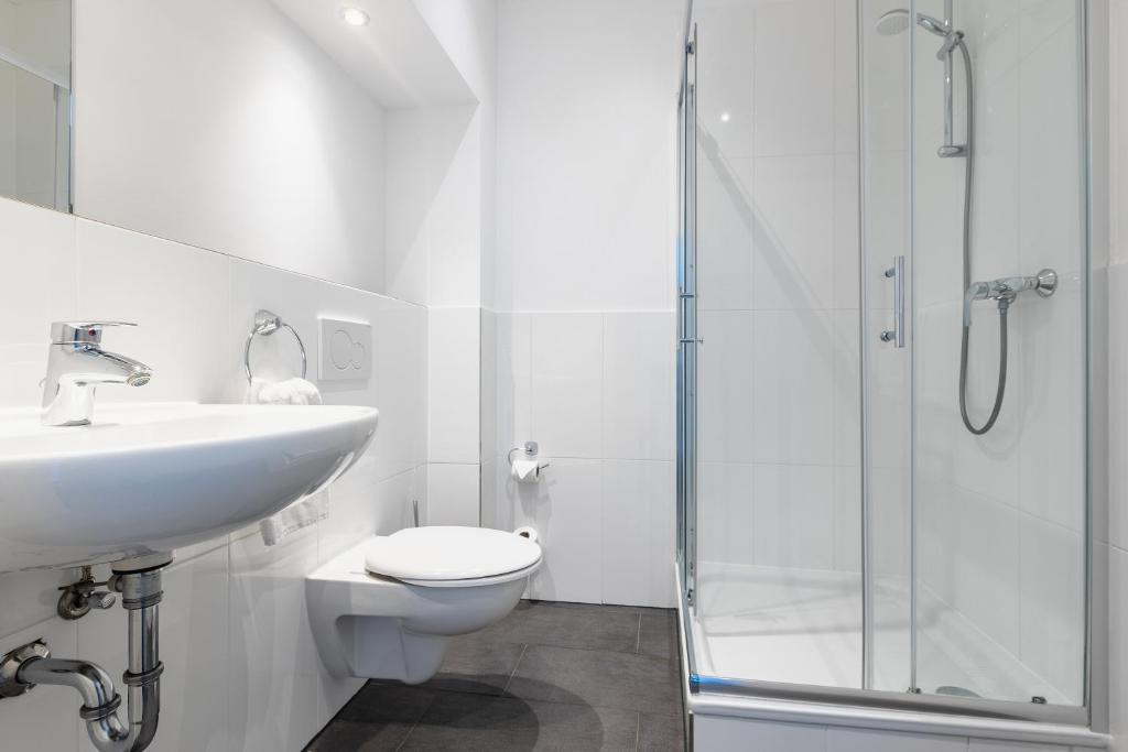 SMARTY Airport Cologne Hotel - KONTAKTLOSER SELF CHECK-IN - Resim 44