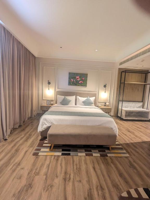 Postel nebo postele na pokoji v ubytování Fortune Beach Resort ECR, Chennai - Member ITC Hotels' Group