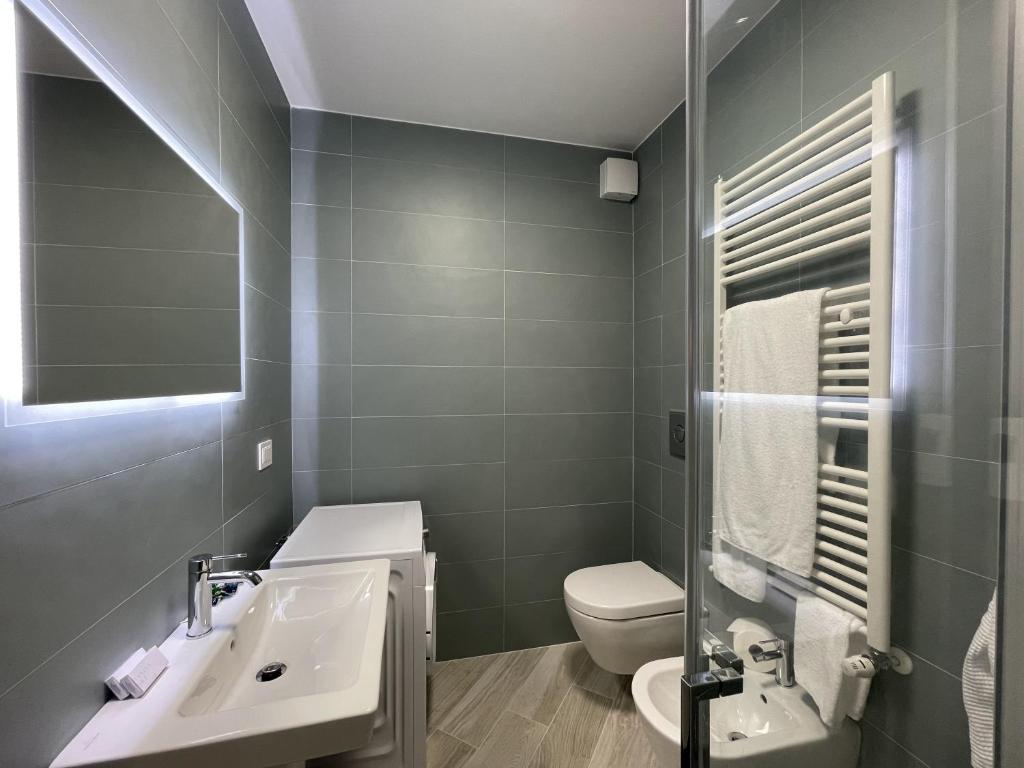 A bathroom at Gli Scogli Luxury Residence Hotel