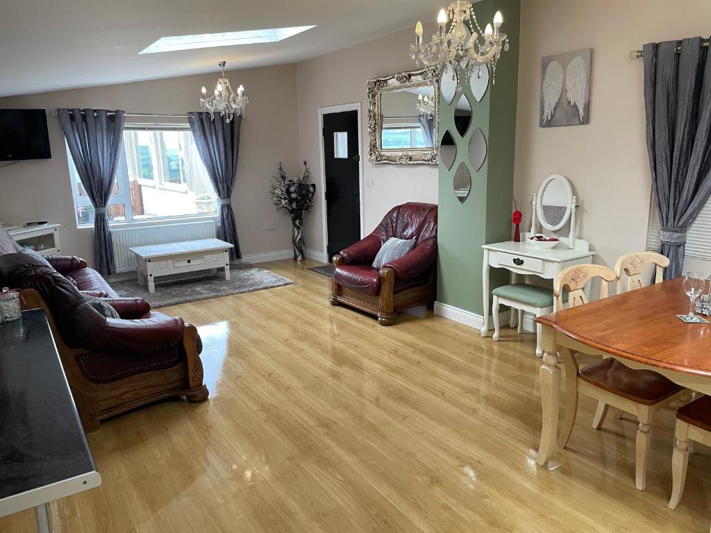 Cleomack View, Annexe apartment with Hot Tub - One-Bedroom Apartment