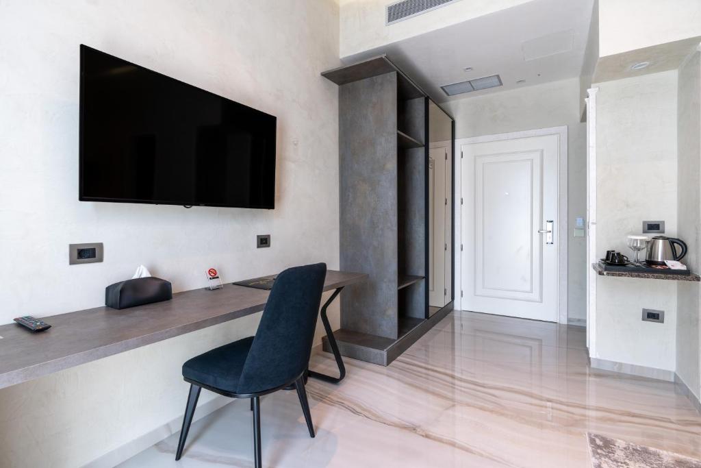 TV a/nebo společenská místnost v ubytování Hotel Plaza Berat