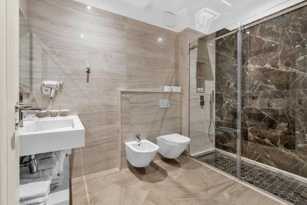 Koupelna v ubytování Hotel Plaza Berat