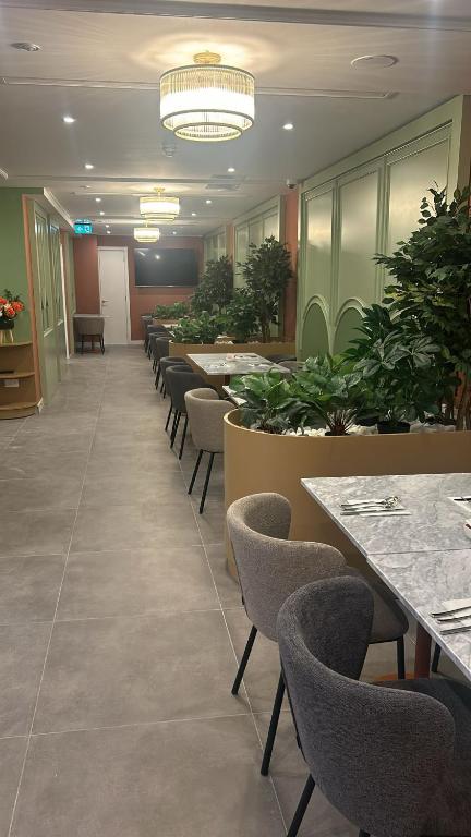 Restaurace v ubytování King Charles Hotel