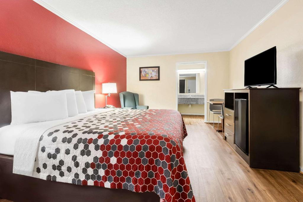 TV a/nebo společenská místnost v ubytování Econo Lodge