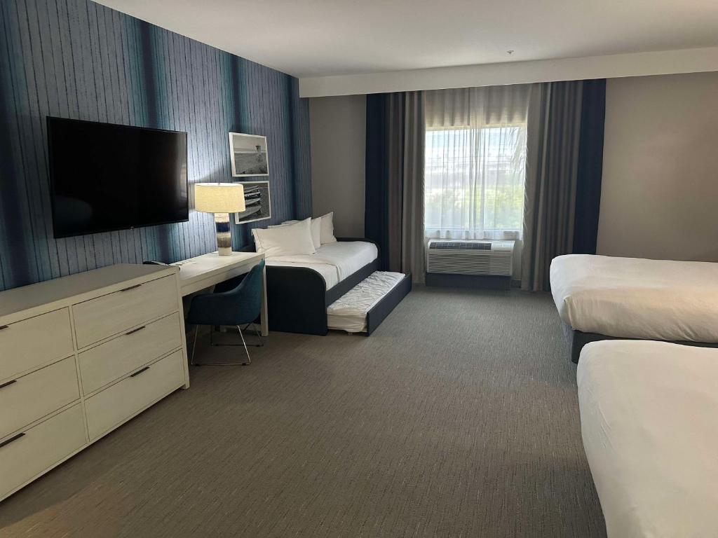 SunCoast Hotel Anaheim, Tapestry Collection by Hilton - Studio De La Famille Queen Avec Lit De Repos Et Gigogne