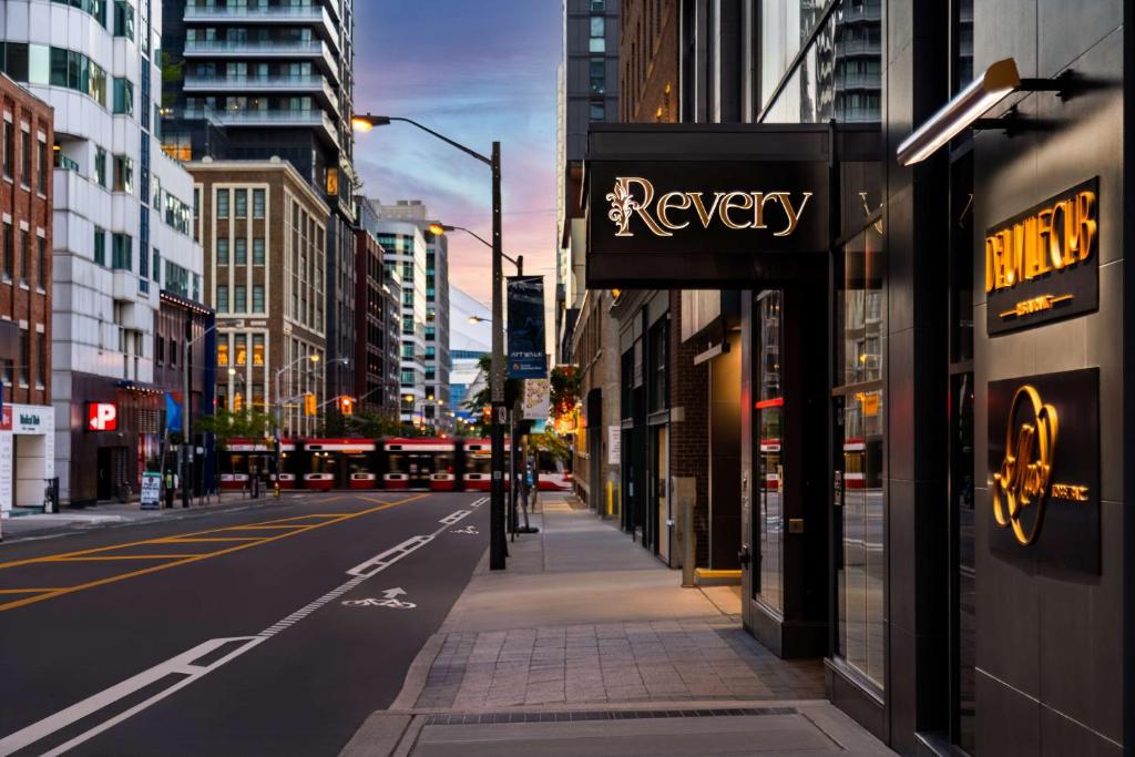 Revery Toronto Downtown, Curio Collection by Hilton - Resim 9