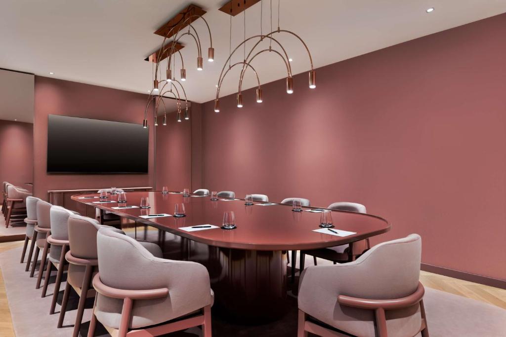 Revery Toronto Downtown, Curio Collection by Hilton photo