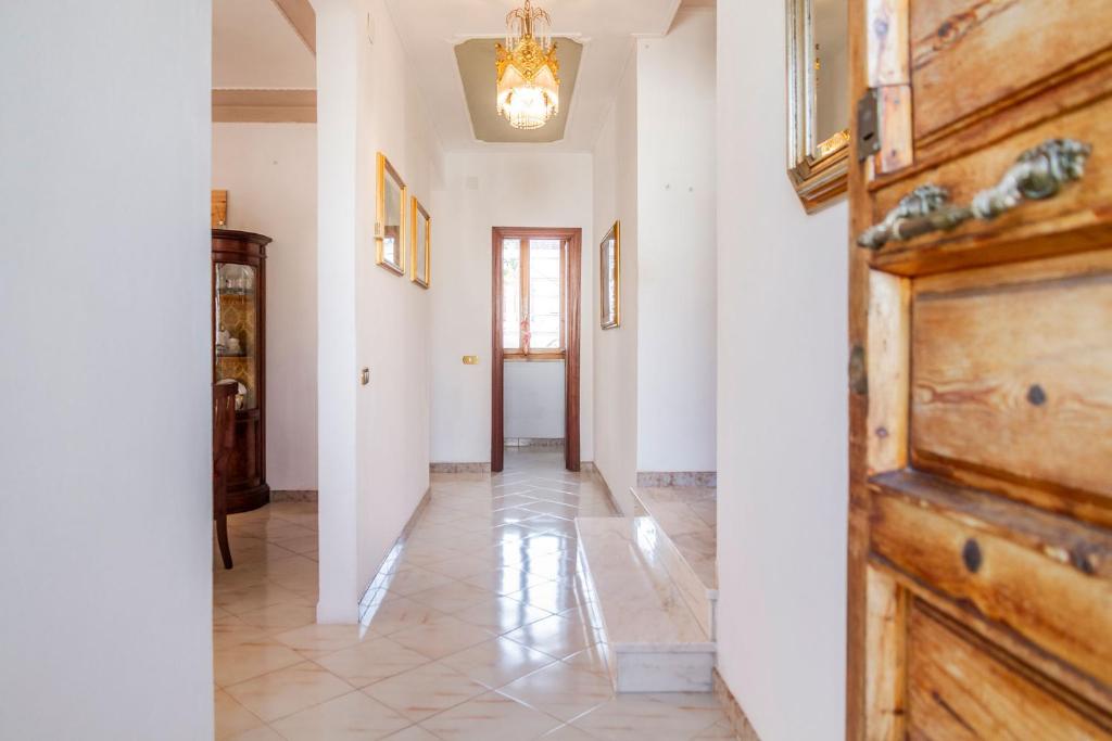 Fotografia z galérie ubytovania Toscana Grande Appartamento in Villa con 2 camere, terrazze, giardino e posto auto privato Tutti spazi uso esclusivo v destinácii Cecina