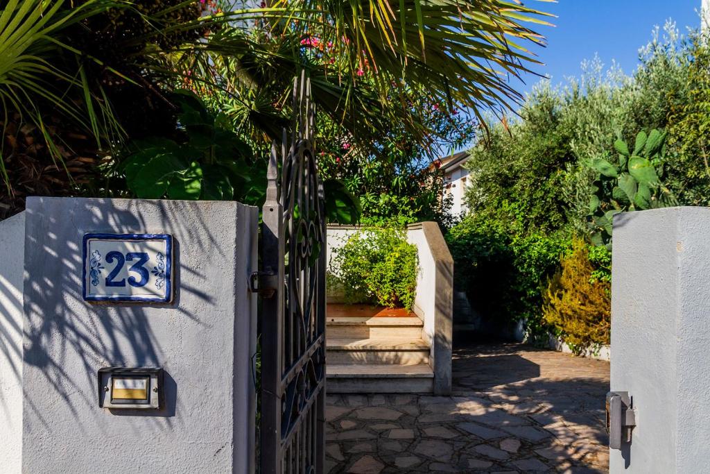 Fotografia z galérie ubytovania Toscana Grande Appartamento in Villa con 2 camere, terrazze, giardino e posto auto privato Tutti spazi uso esclusivo v destinácii Cecina