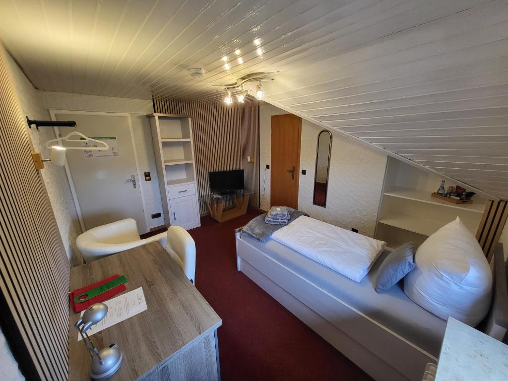 Hotel Schönblick - Single Room With Garden View