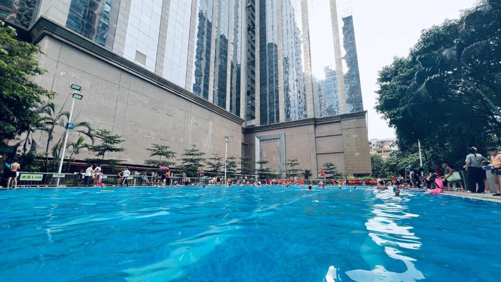 Bazén v ubytování Grandee Rezen - TaiKoo Hui Plaza Shipaiqiao Metro Station nebo v jeho okolí