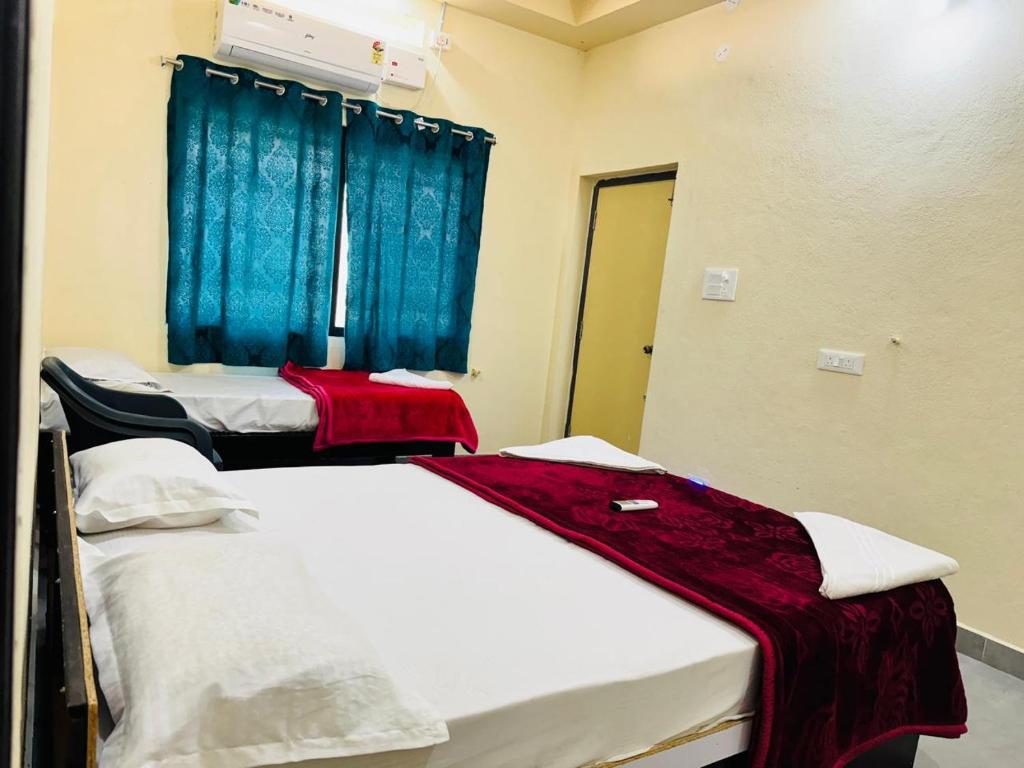 Letto o letti in una camera di Greenstone Resort Hampi