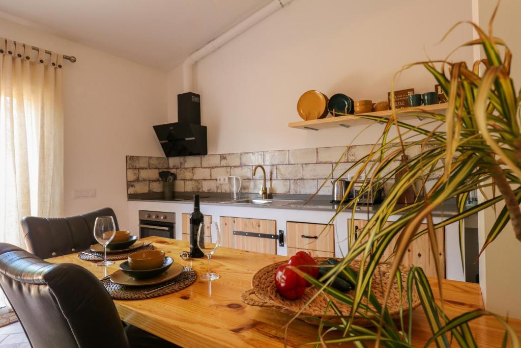 Kuchyň nebo kuchyňský kout v ubytování Farm Lodges Olive, Casa Bougainvillea