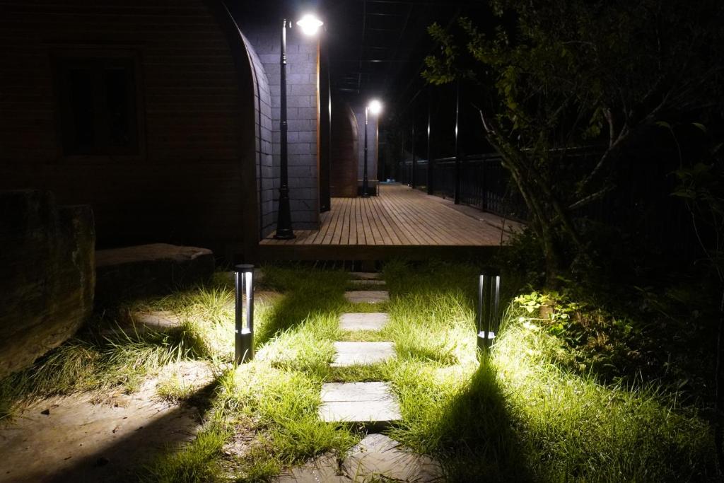 Vườn quanh Lotus Premium Lodge - Lotus Group Tours