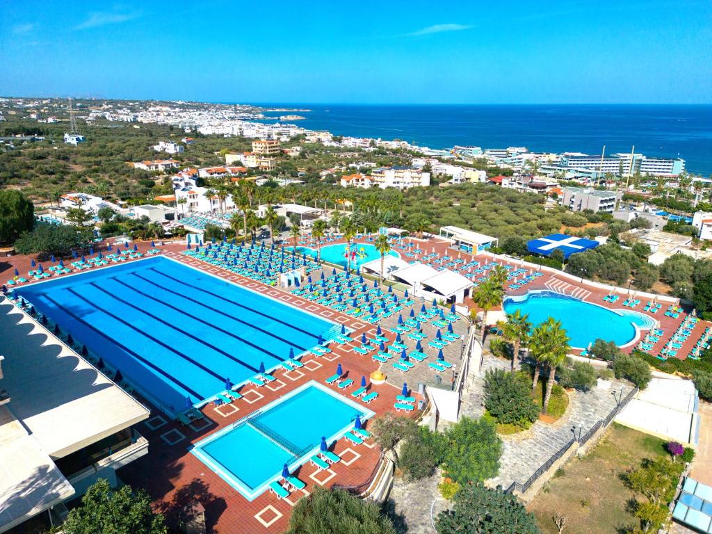 Bazén v ubytování Royal & Imperial Belvedere Resort nebo v jeho okolí