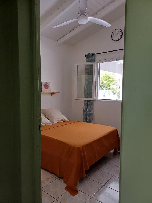 Postel nebo postele na pokoji v ubytování Private House, Pierrette 3 rooms