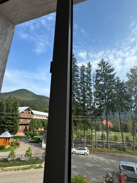 Nespecifikovaný výhled na hory nebo výhled na hory při pohledu z hotelu