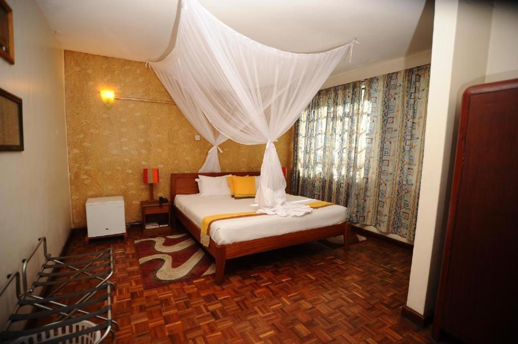 Postel nebo postele na pokoji v ubytování Kenya Comfort Hotel