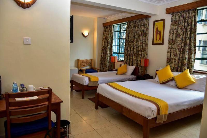Postel nebo postele na pokoji v ubytování Kenya Comfort Hotel