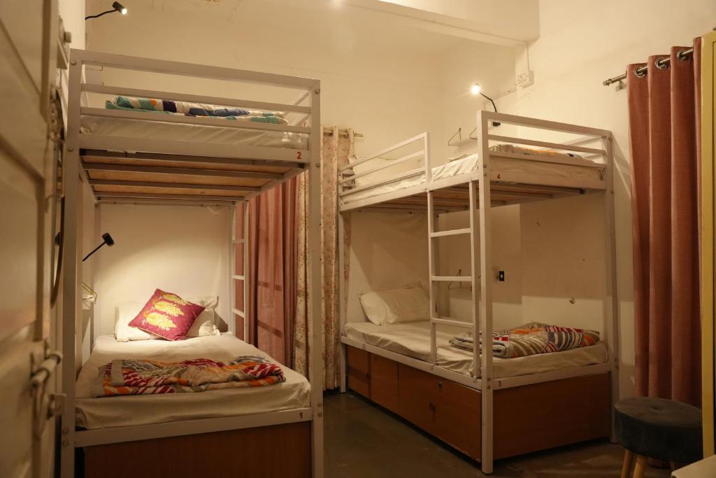 Postel nebo postele na pokoji v ubytování Hostell One - A complete backpacker & Coworking Hub