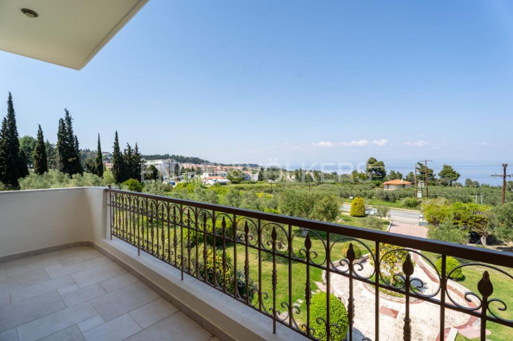 Balkón nebo terasa v ubytování 4BR Sea View Villa in Halkidiki