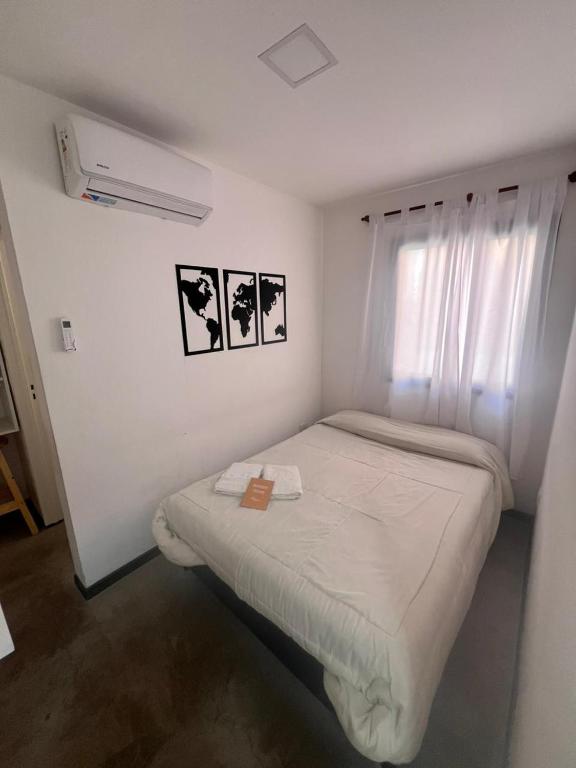 a small bed in a room with a window at DOCTA Residencia in Córdoba