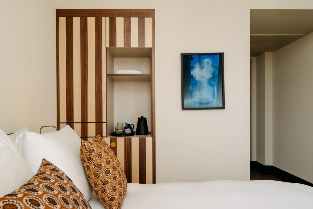 Letto o letti in una camera di De Plesman Hotel The Hague