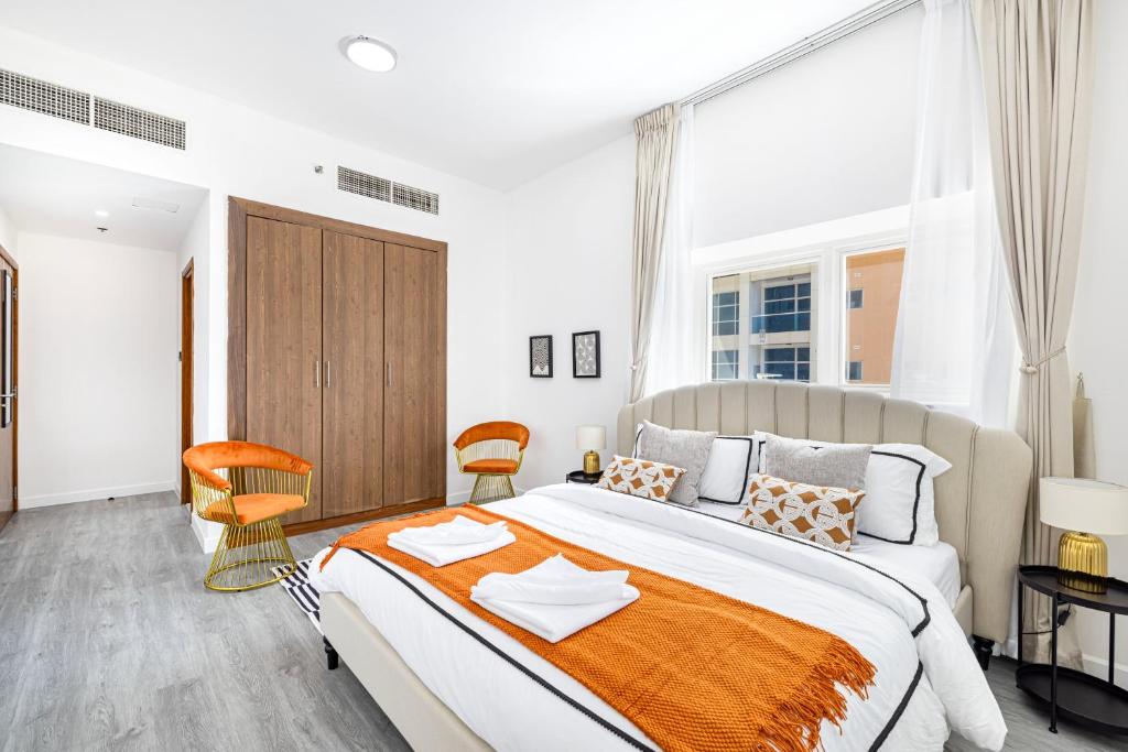 Voodi või voodid majutusasutuse Sleek nordic style seaview condo toas
