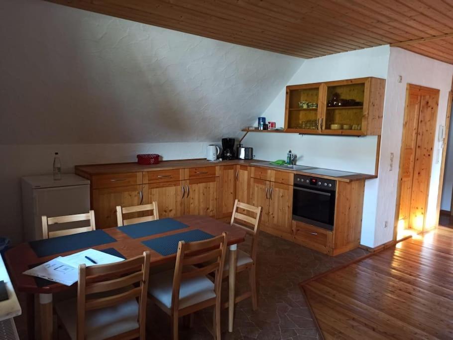Kuchyň nebo kuchyňský kout v ubytování Ruhige Stadtrandwohnung Coburg