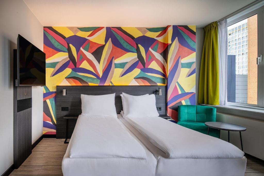 Postel nebo postele na pokoji v ubytování Thon Hotel Rotterdam City Centre