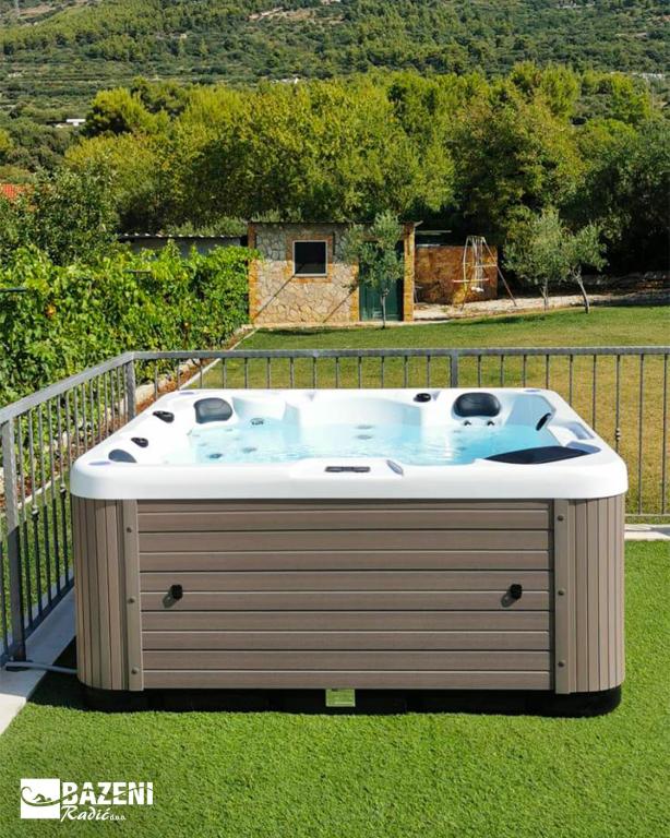 Fotografia z galérie ubytovania Home Away from home with outdoor pool, botanical garden and a beautiful sea view v destinácii Kaštela