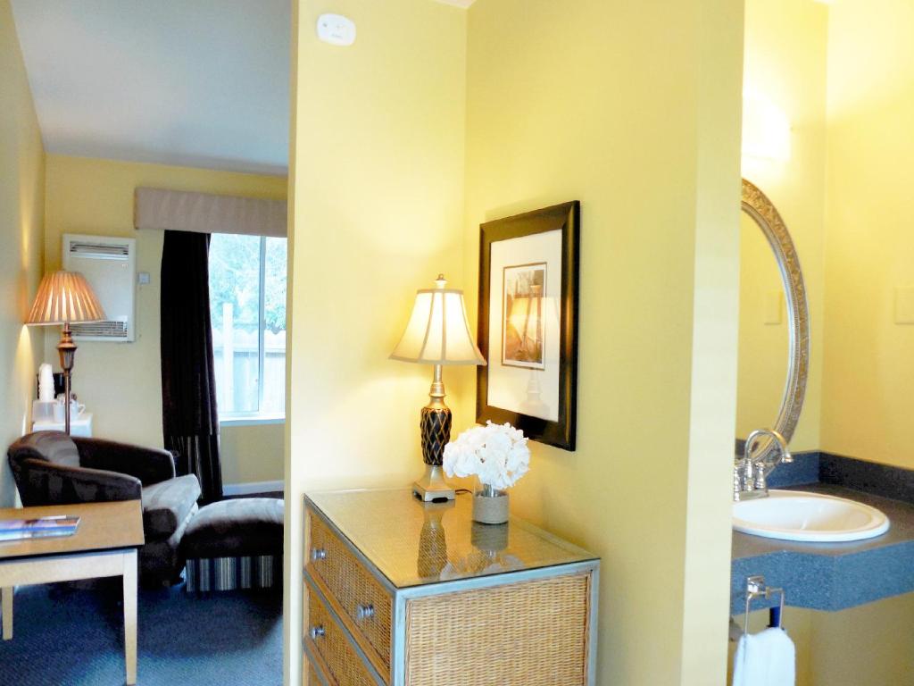 Sea Breeze Inn - Pacific Grove photo