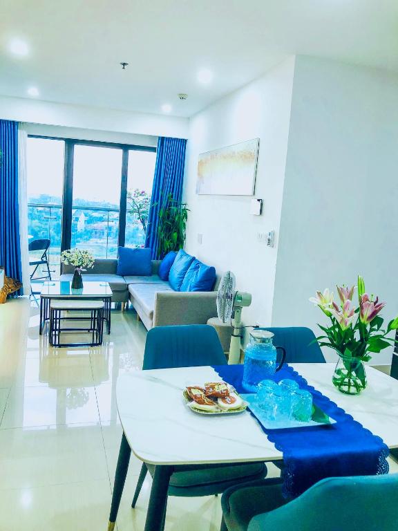 Khu vực ghế ngồi tại HAPPY HOUSE PREMIER - Căn Hộ 3PN Tiện Nghi , View Đẹp, Trung Tâm, Hồ Bơi&Gym Free
