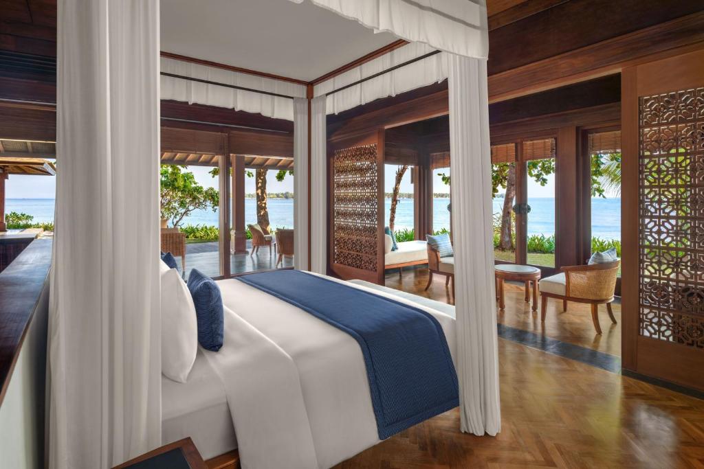 Postel nebo postele na pokoji v ubytování The Sira, a Luxury Collection Resort and Spa, Lombok