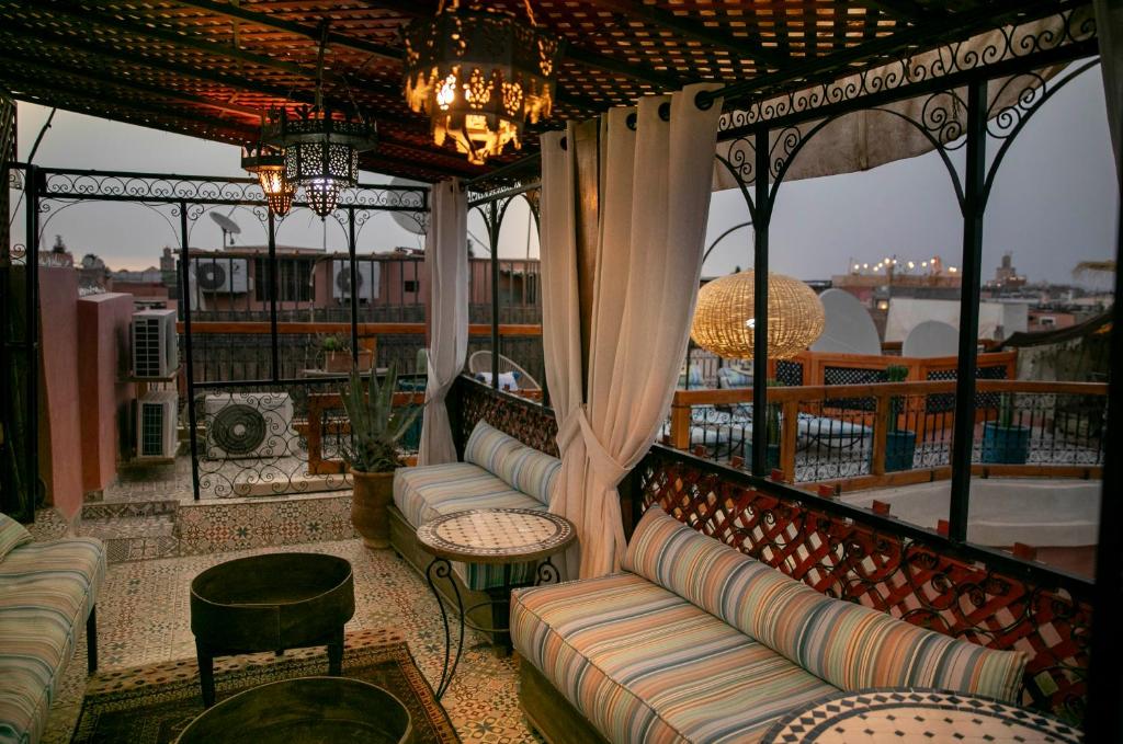 Posezení v ubytování Riad Bab Chems