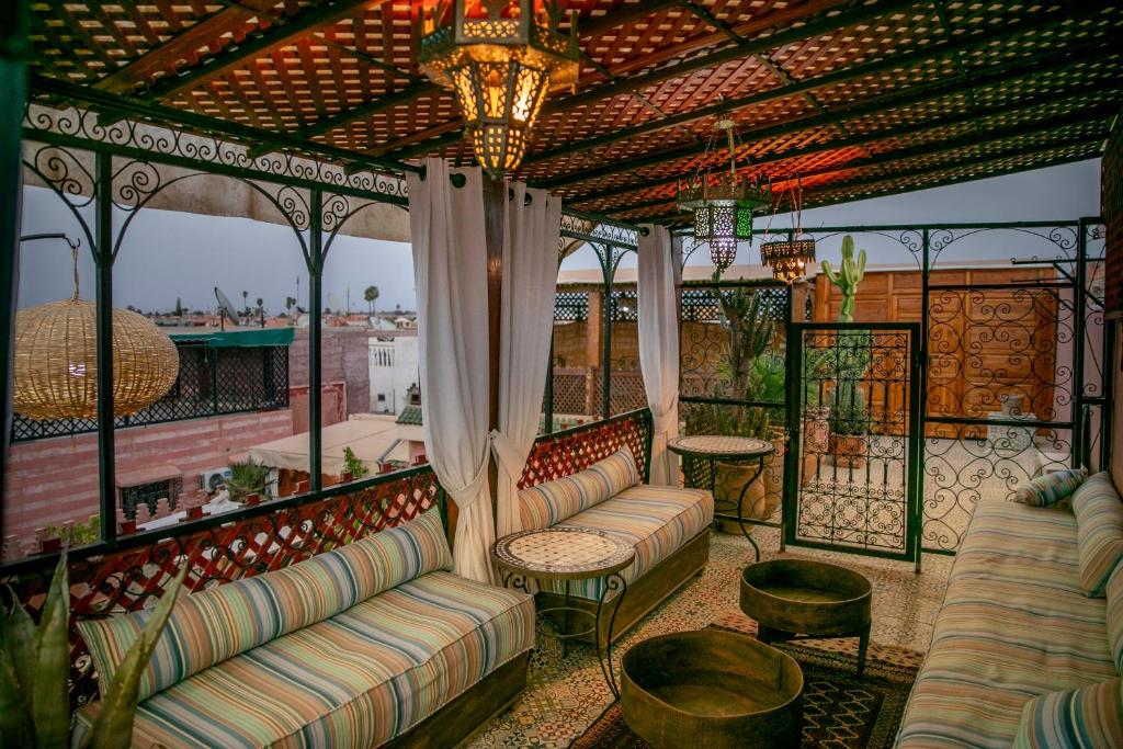 Posezení v ubytování Riad Bab Chems