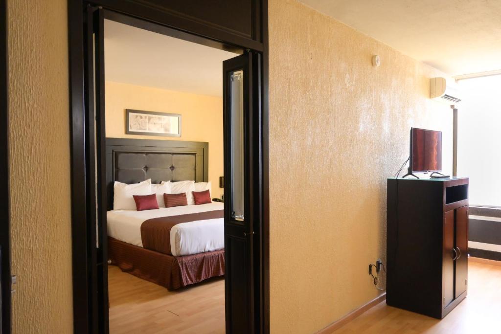 Postel nebo postele na pokoji v ubytování Hotel Santa Irene Guadalajara