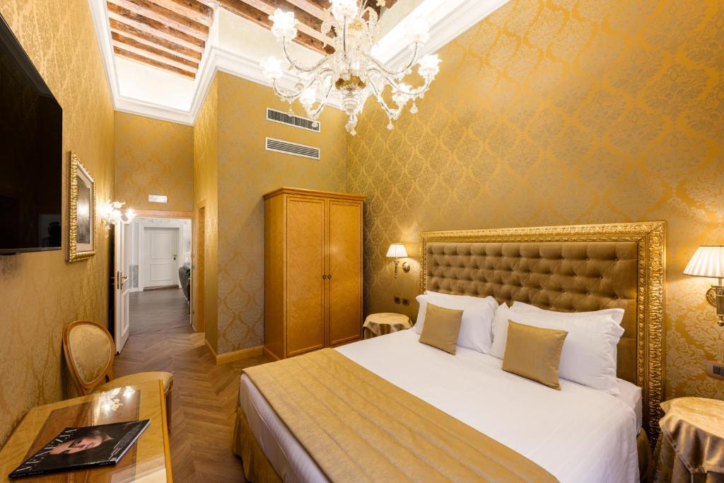 Postel nebo postele na pokoji v ubytování Palazzo dei Mori