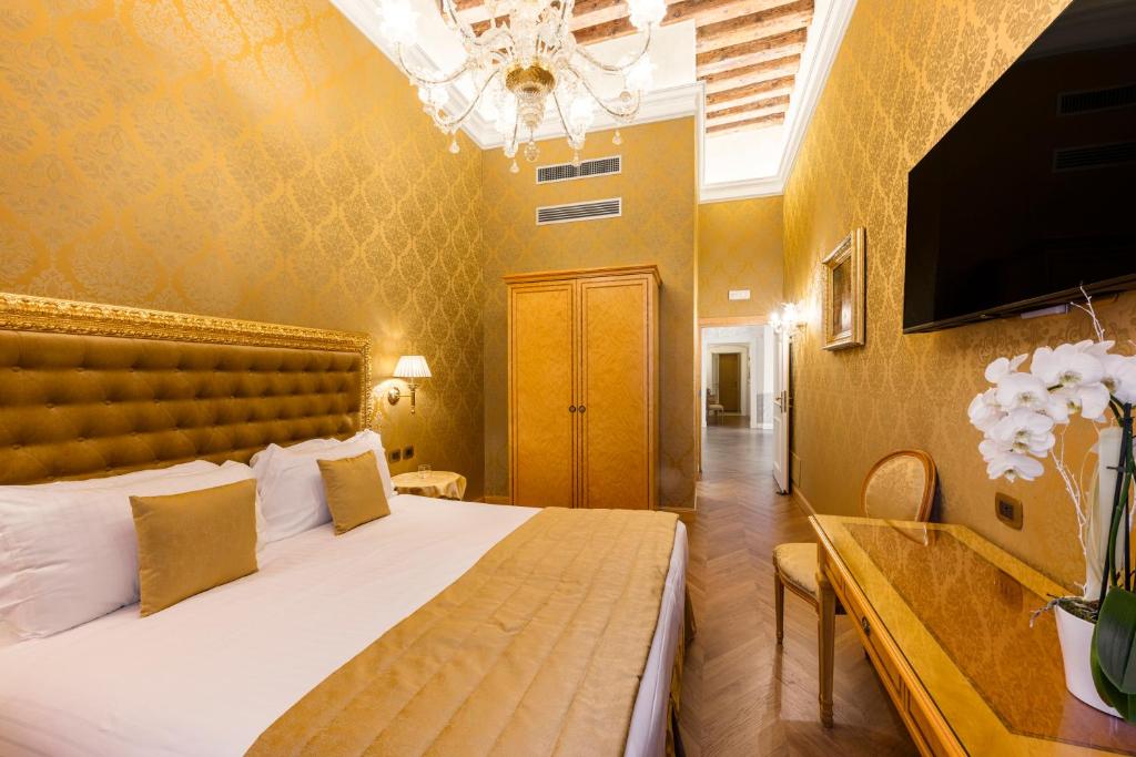 Postel nebo postele na pokoji v ubytování Palazzo dei Mori