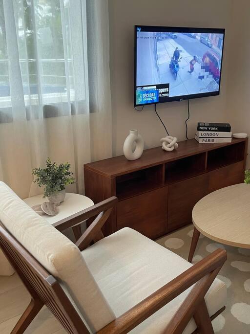 TV a/nebo společenská místnost v ubytování Serenity Blue Las Terrenas