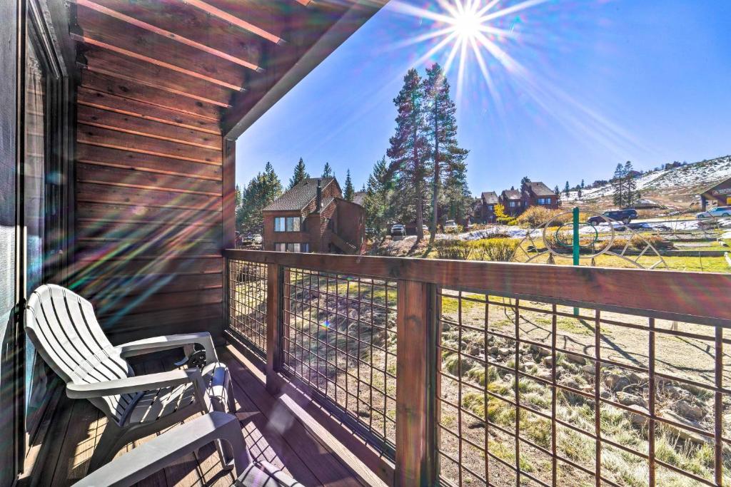 Balkón nebo terasa v ubytování Walk to Ski Resort Tahoe Donner Studio with Balcony