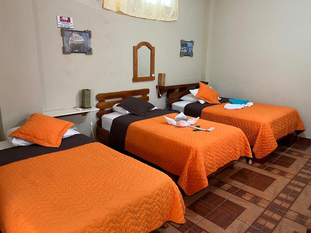 Postel nebo postele na pokoji v ubytování Hostal Cattleya