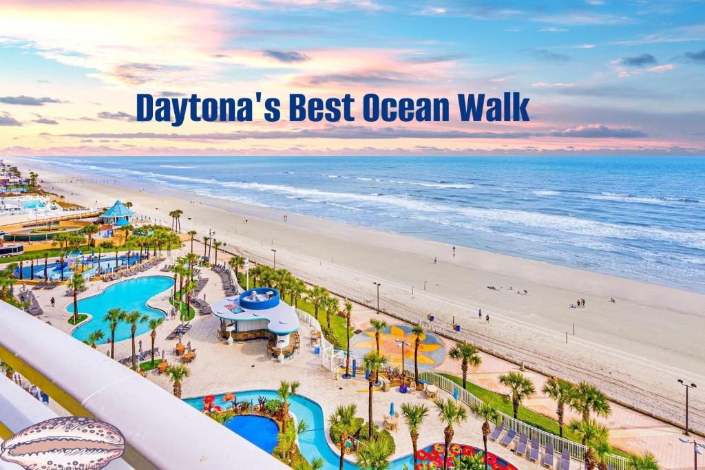 デイトナビーチにあるWyndham Ocean Walk Resort - 1, 2, & 3 Bedrooms Best Ratesのデイヨナの最高のオーシャンウォークのビーチの眺め