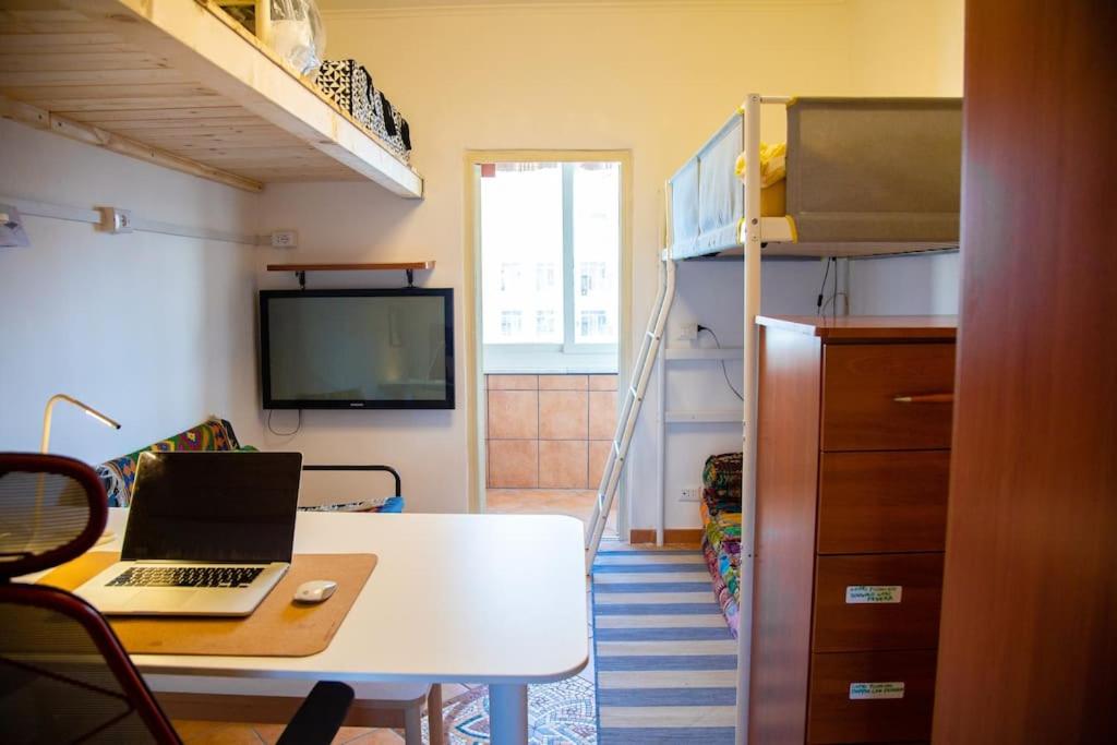 Top Floor Studio, Central & Quiet