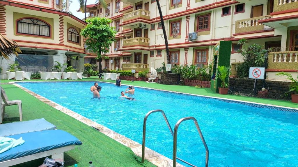 Hồ bơi trong/gần 1BHK POOL VIEW APARTMENT - Candolim Resort
