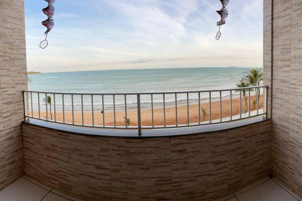 a balcony with a view of the beach at Vista Mar em PIÚMA in Itapitanga